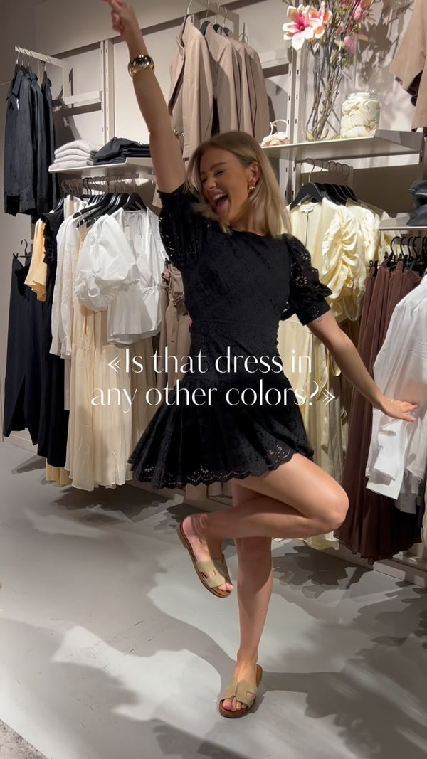 Brando: Your favorite dress🤍🖤

#mariekjole #sommerkjole #trending #helenestudios