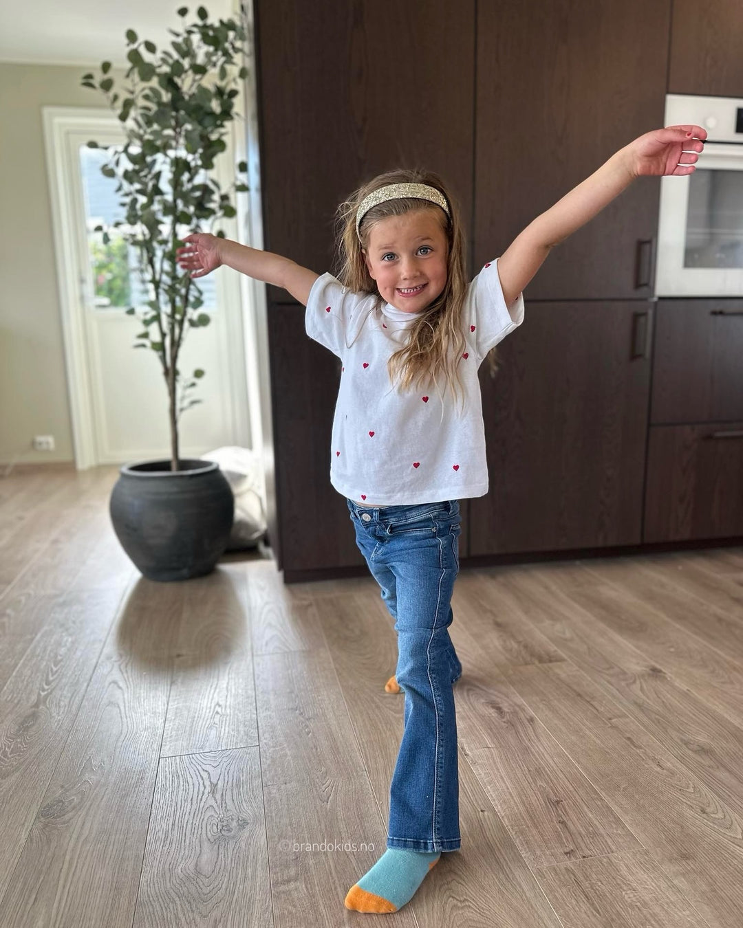 Brando Kids: Hva er vel bedre enn en stilig slengbukse med masse stretch?🤩 Denne fine har vi også i en lysere variant!🙌🏻 Str.116-152
