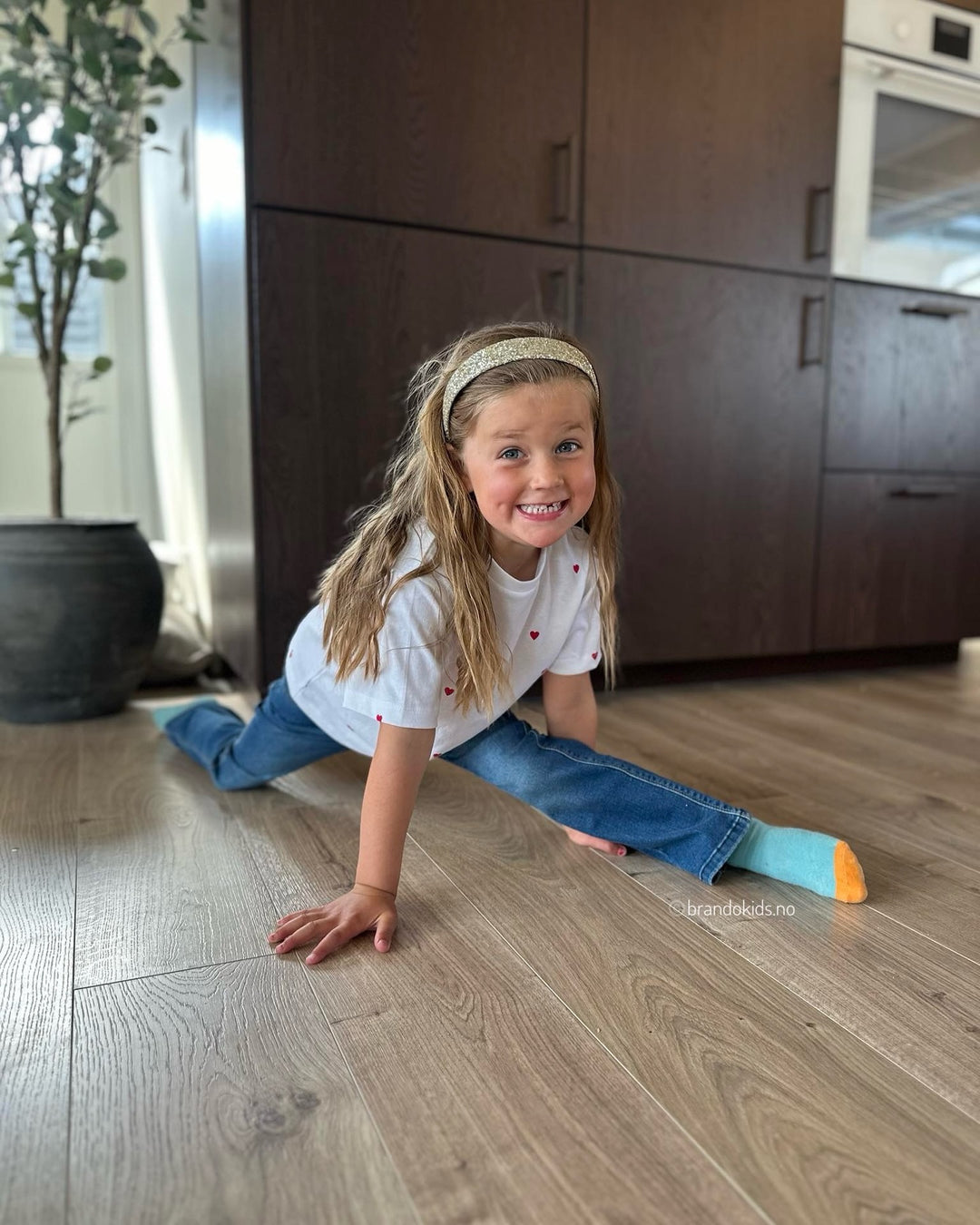 Brando Kids: Hva er vel bedre enn en stilig slengbukse med masse stretch?🤩 Denne fine har vi også i en lysere variant!🙌🏻 Str.116-152
