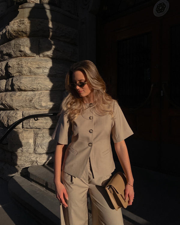 Brando: Beige perfection ✨ Vi får ikke nok av dette nydelige settet! #BeigeVibes #StyleGoals