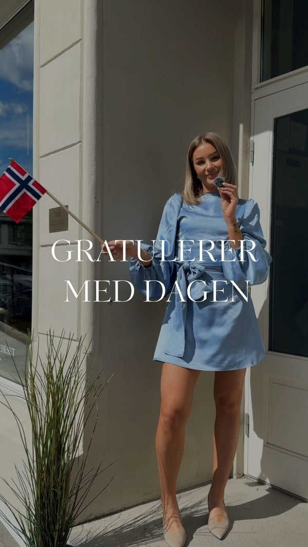Brando: Gratulerer så my med dagen alle sammen🇳🇴✨

Vi i Brando ønske dere en nydelig 17.mai feiring🤍