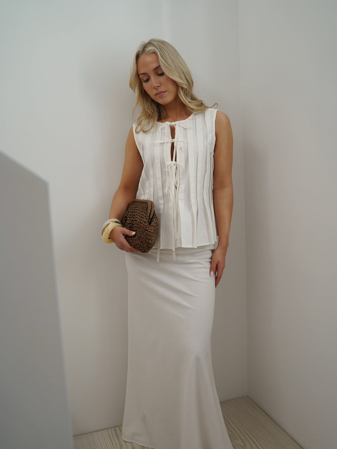 Brando: Linen-season🌾

Vi elsker dette settet fra A-view med maxi-skjørt og knytetopp i linblanding🖤🤍

#linenset #maxiskirt #
