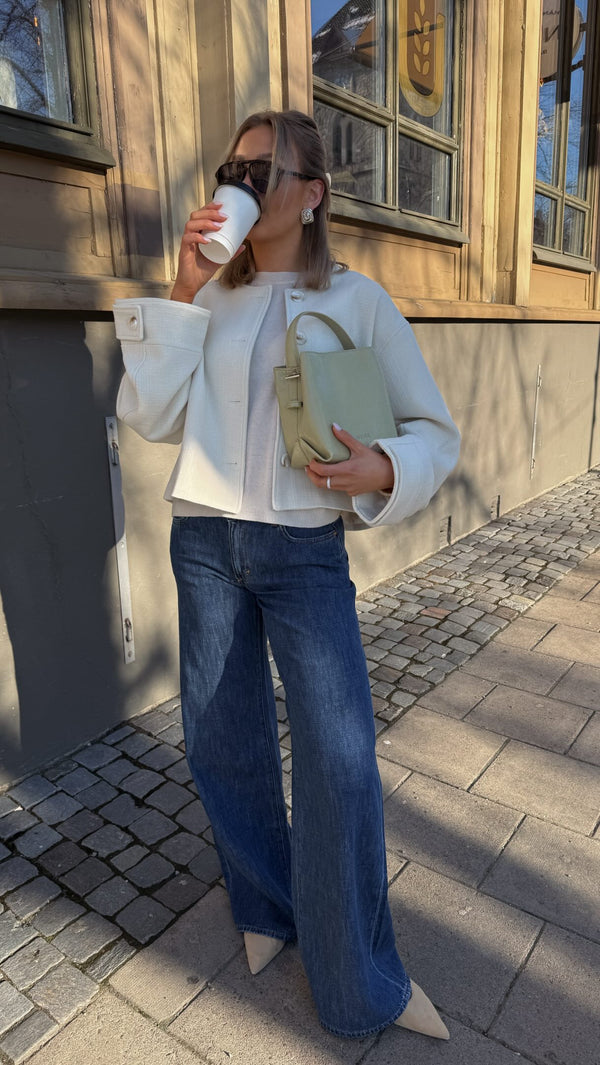 Brando: Maria viser jakker som passer til kjoler✨

#trending #clermonte #jakker