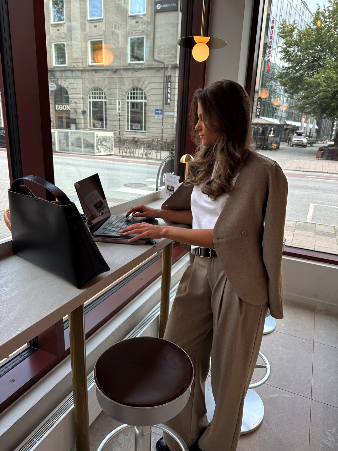 Brando: Suit up🍂🤍💻

Diane blazer og Viole bukse fra MbyM🤍

#mbym #suitup #trending #brandono