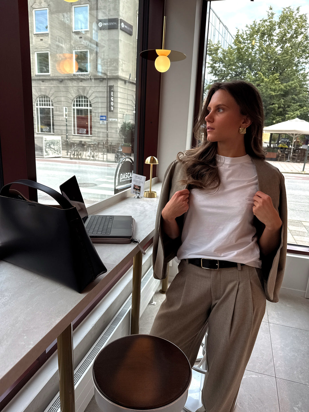 Brando: Suit up🍂🤍💻

Diane blazer og Viole bukse fra MbyM🤍

#mbym #suitup #trending #brandono