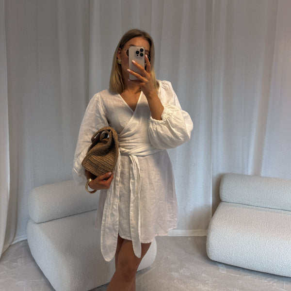 Brando: Perfect linen dress☁️

Nå får du denne på sommersalget!✨ 
Sikre deg nå!

#linendress #summersale #helenestudios #brandno