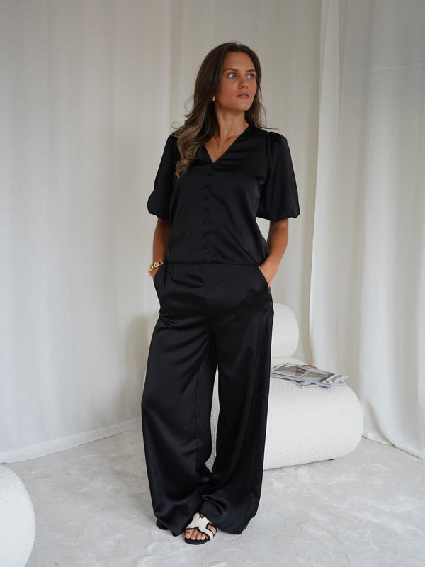 Brando: Mix&Match silk set🖤

Dette fra Yas finnes også i brunt🤎

#mixandmatch #yas #matchingset #trendy #brandono