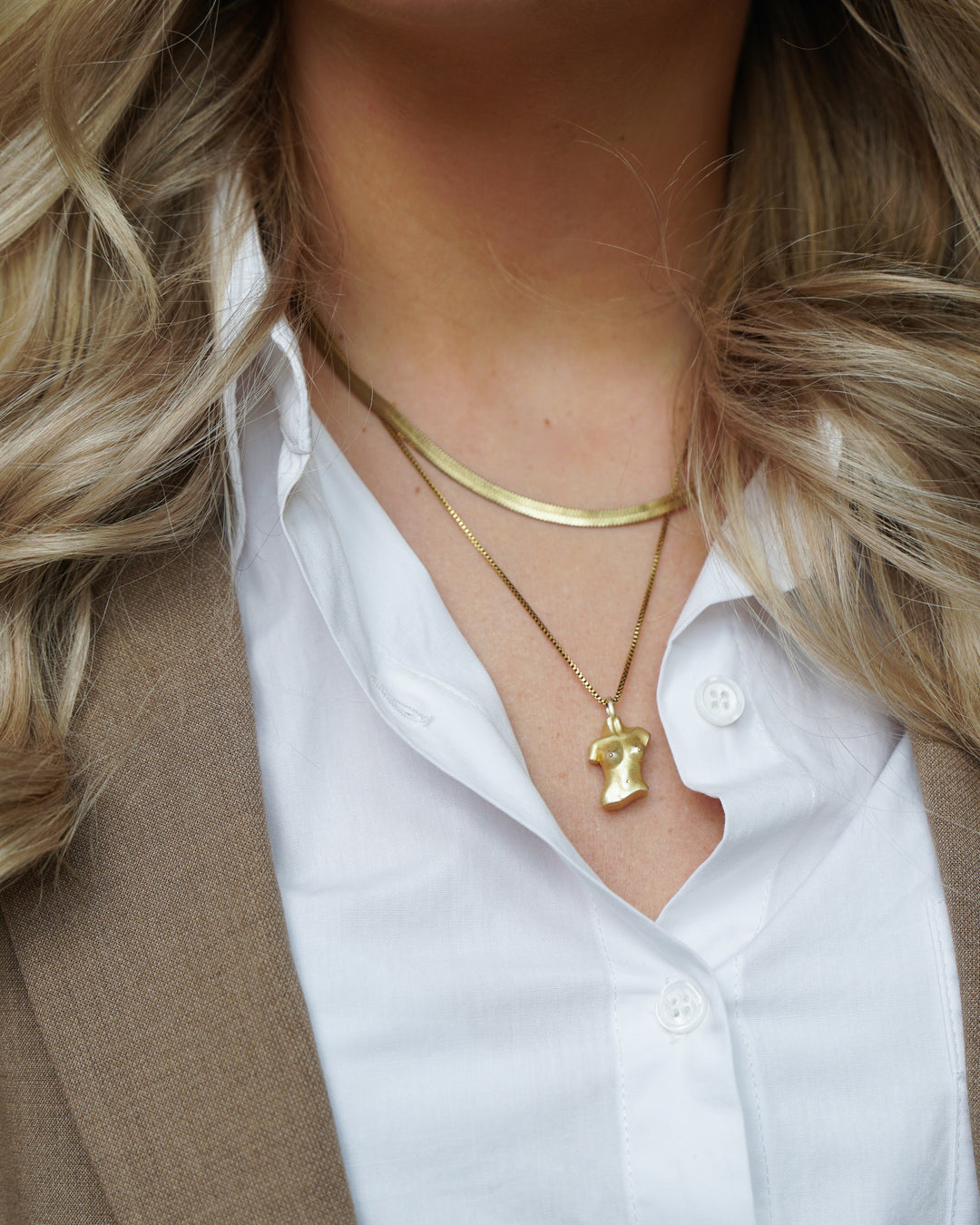 Brando: It´s all in the jewelry! ✨ På jakt etter den perfekte julegaven? Smykkene fra Who is She er en sikker vinner både til en