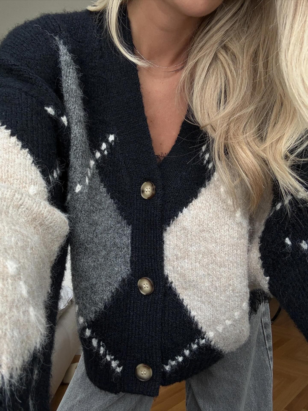 Brando: ✨ Nyhet! Sesongens fineste genser og cardigan – perfekte under treet.
