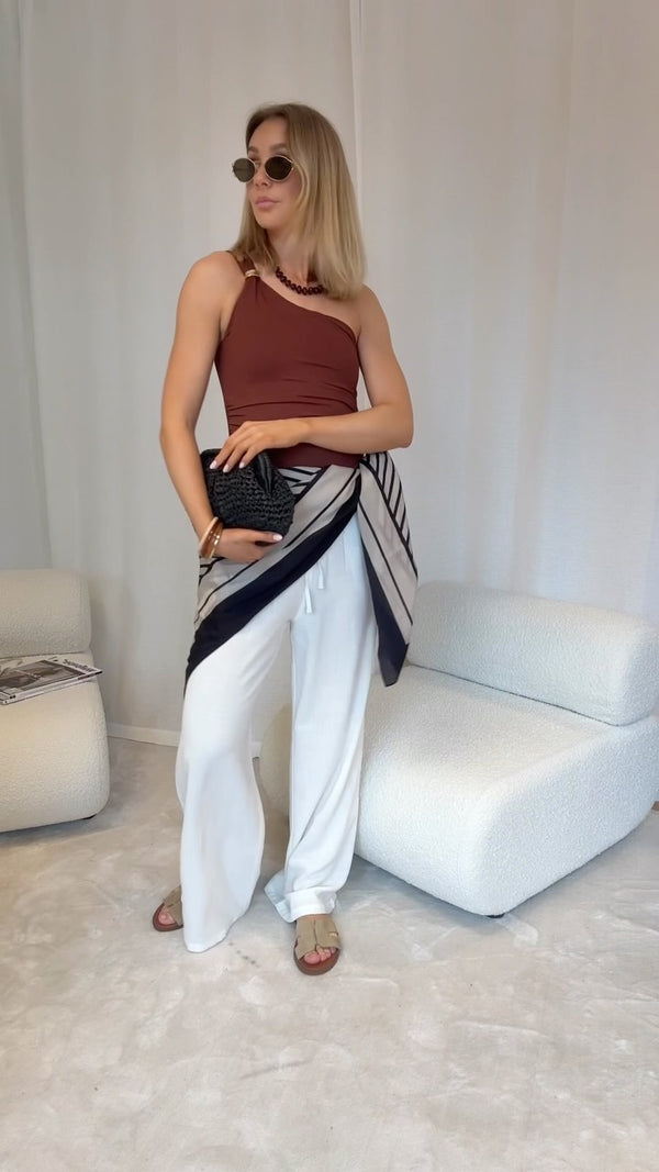 Brando: Beach club outfit🐚✨

#getreadywithme #beachclub #summeroutfit #trending #brandono