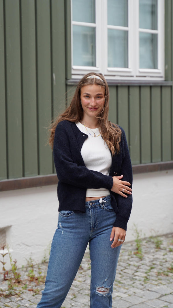 Brando: Lulu ull-cardigan fra @selectedfemme ✨ Finnes i mange flotte farger!💚

#brandono #selectedfemme #lulucardigan