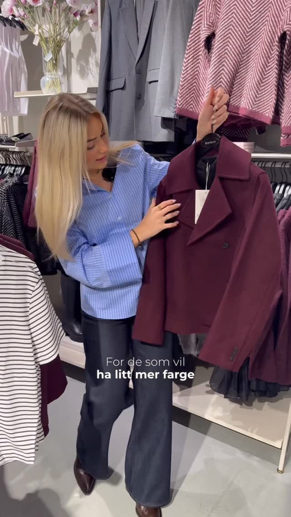 Brando: Maria viser høstjakke 🍂