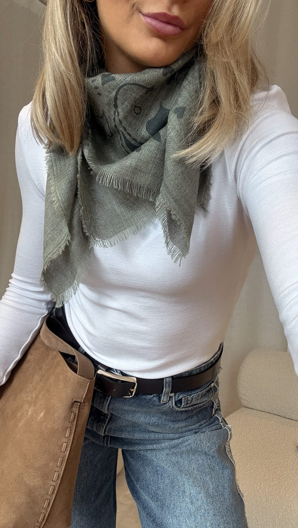 Brando: Tre måter å style våre nye skjerf✨

#scarf #trending #summertrend