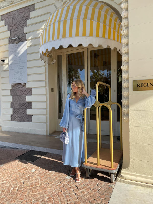 Brando: Cannes-dager vi ikke glemmer med det første 🤍🌴
#cannes #brando #helenestudios #dresses #elegance