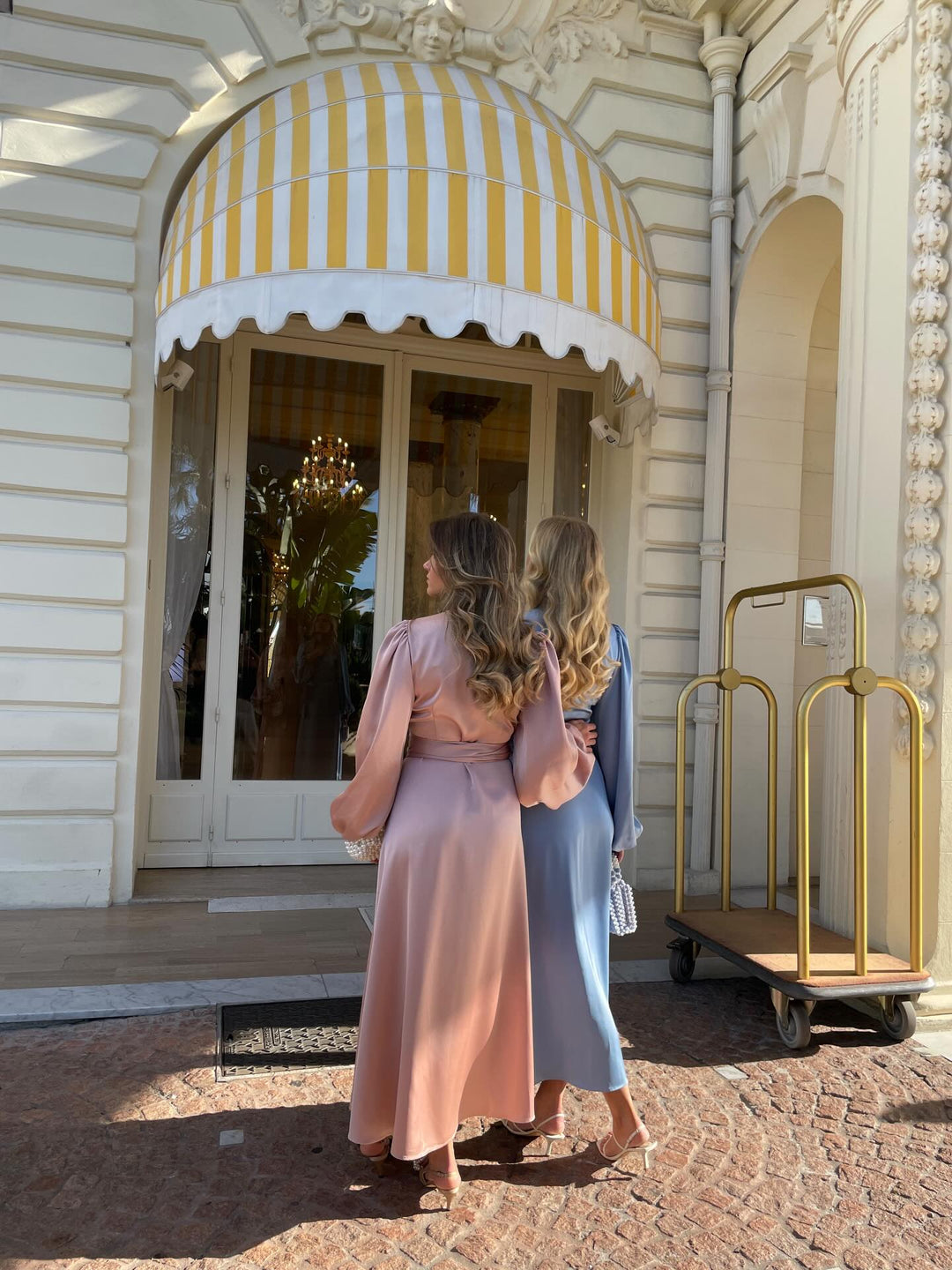 Brando: Cannes-dager vi ikke glemmer med det første 🤍🌴
#cannes #brando #helenestudios #dresses #elegance