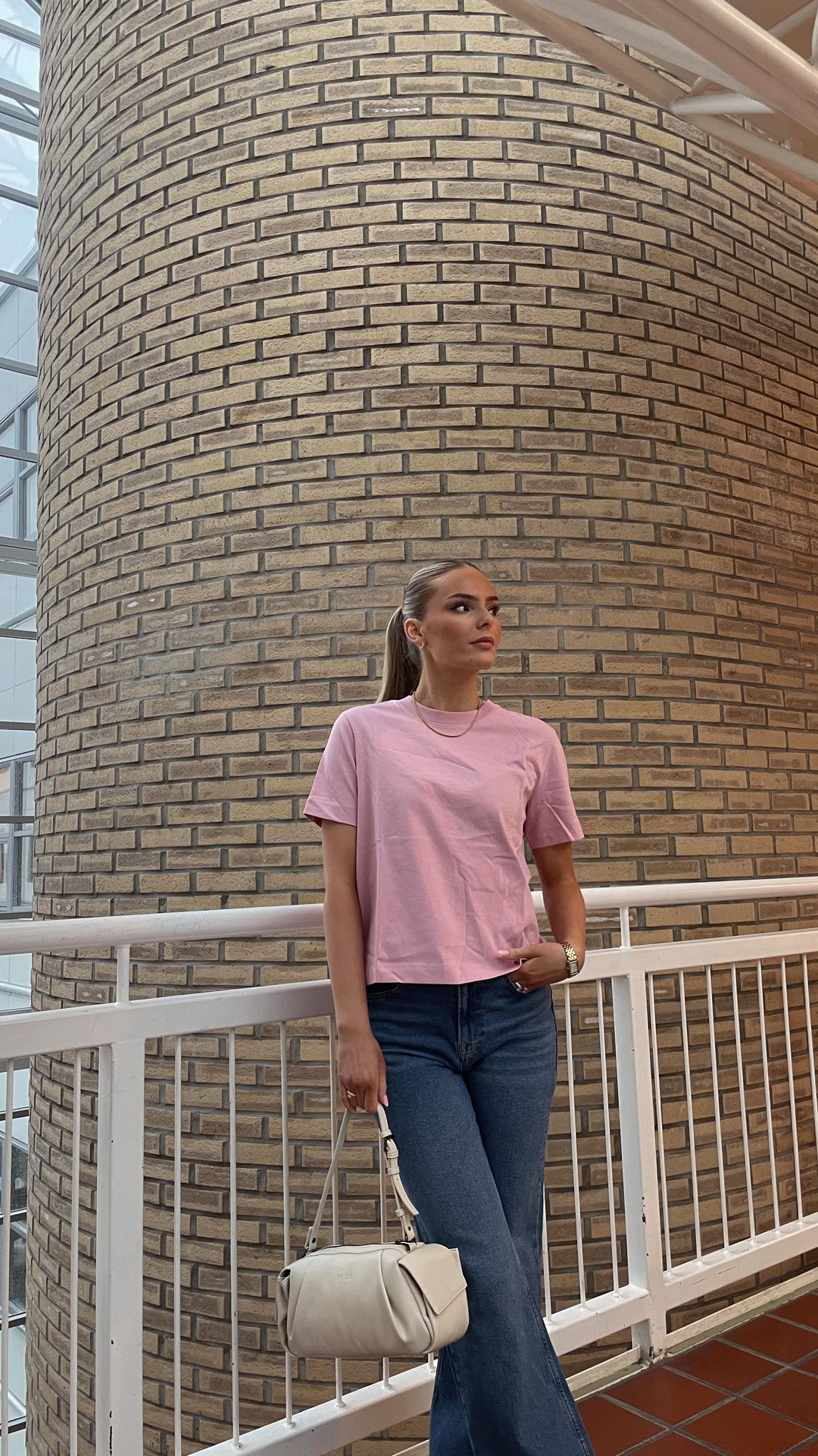 Brando: Unngå å overtenke – boxy t-skjorter gjør hele antrekket 🌸🦋