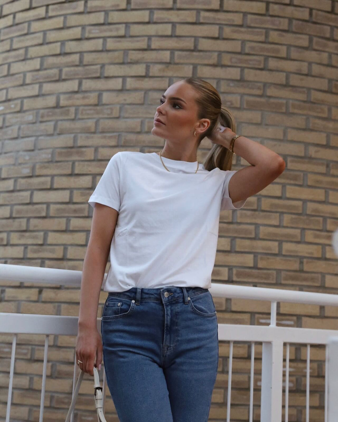 Brando: Tid for å oppgradere garderoben med det viktigste. Basic t-skjorter og jeans 🤍👖#PerfectBasic