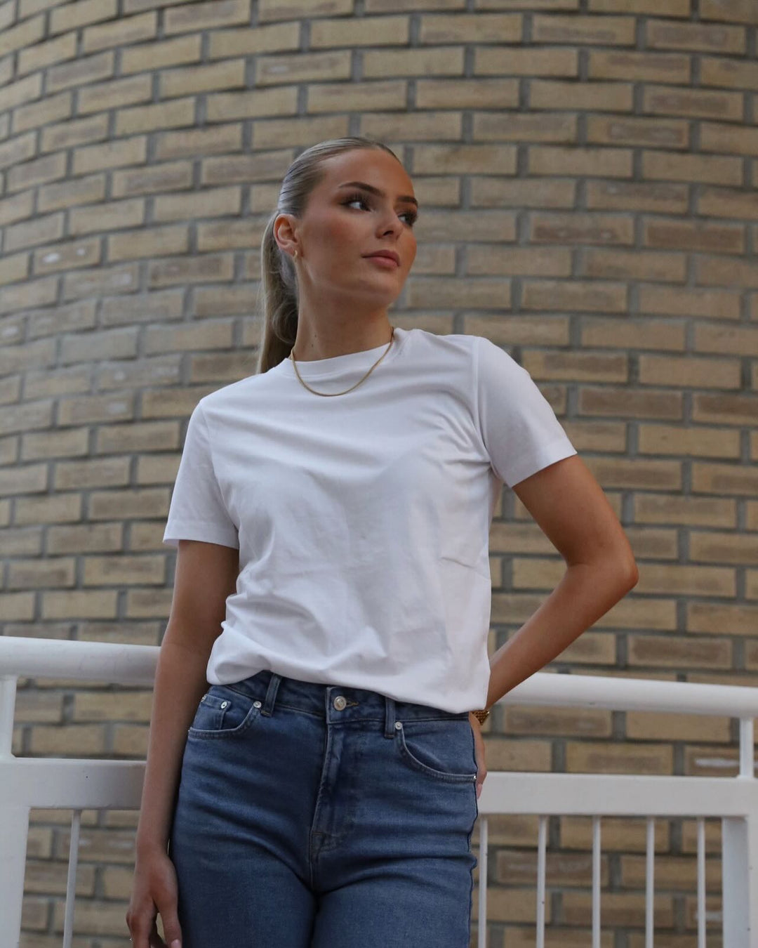 Brando: Tid for å oppgradere garderoben med det viktigste. Basic t-skjorter og jeans 🤍👖#PerfectBasic