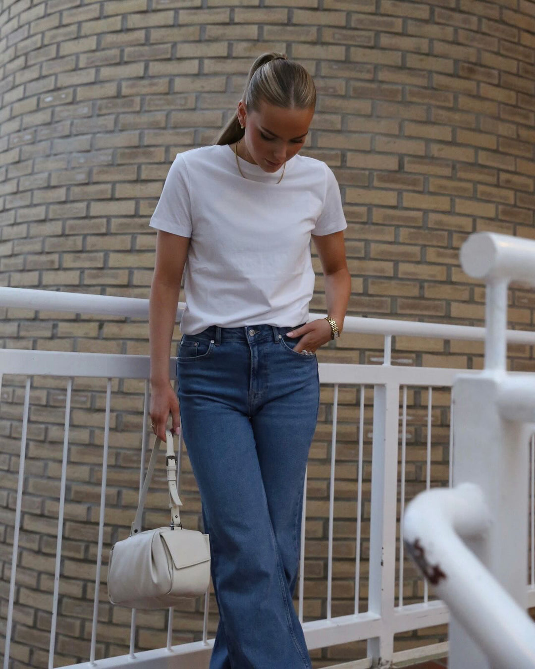Brando: Tid for å oppgradere garderoben med det viktigste. Basic t-skjorter og jeans 🤍👖#PerfectBasic