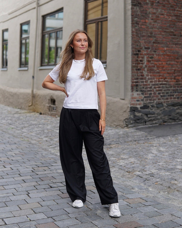 Brando: NEW IN 🤩 Vi elsker denne råstilige nyheten fra @@helene__studios!

Sjekk ut lana bukse og andre nyheter på Brando.no

#h