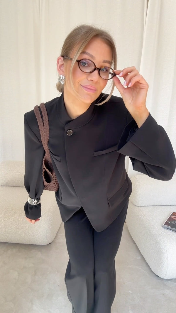 Brando: Get ready for back to work🖤

#noella #suitup #trending #brandono  #officelooks
