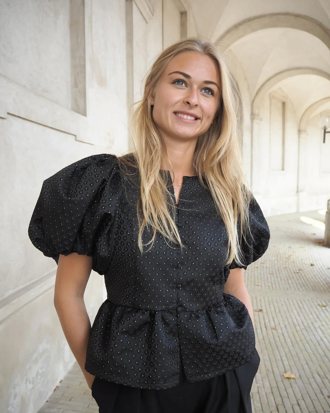 Brando: Lili bluse og Lana bukse 🖤 Flere fantastiske nyheter fra Helene Studios er nå kommet i butikk og på nett! 🔥😍