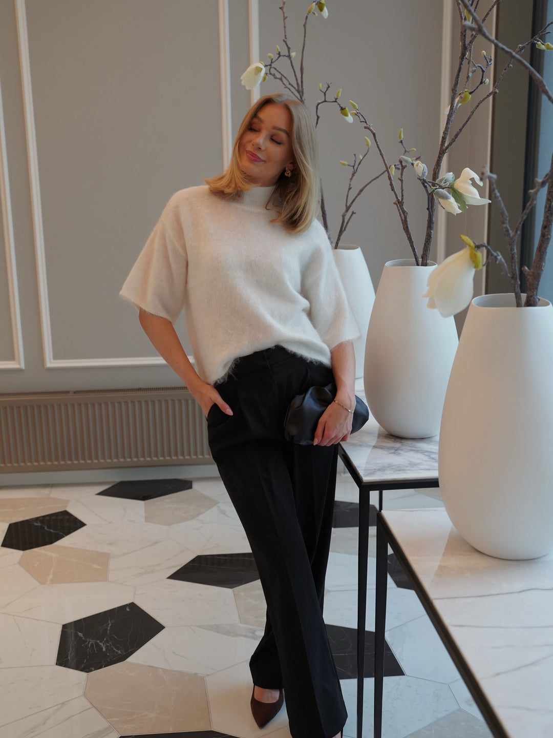 Brando: Knitwear, but make it feminine and chic☁️✨

Tilde mohair pullover fra Yas er en lekker og deilig strikk, perfekt til å p