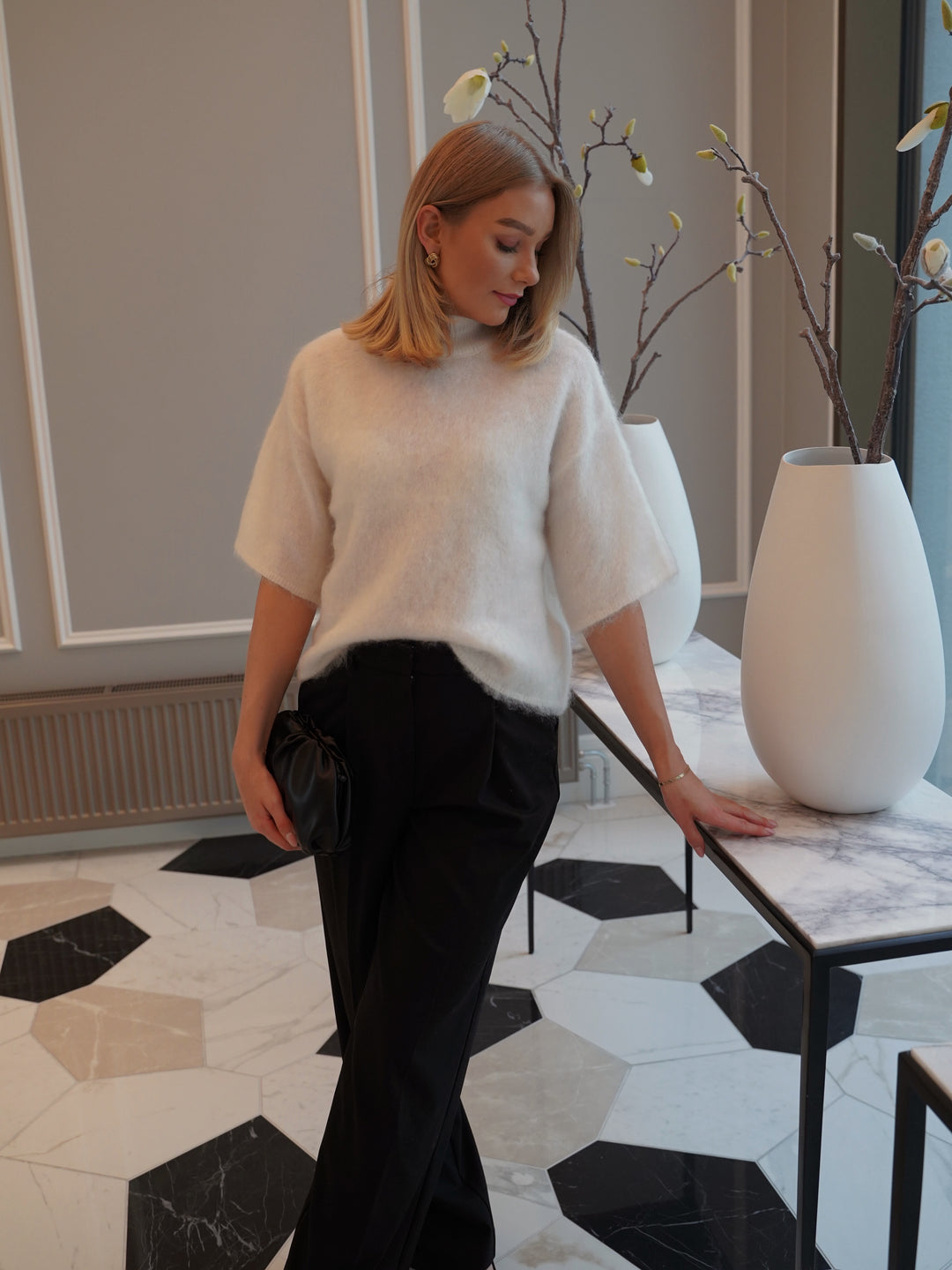 Brando: Knitwear, but make it feminine and chic☁️✨

Tilde mohair pullover fra Yas er en lekker og deilig strikk, perfekt til å p