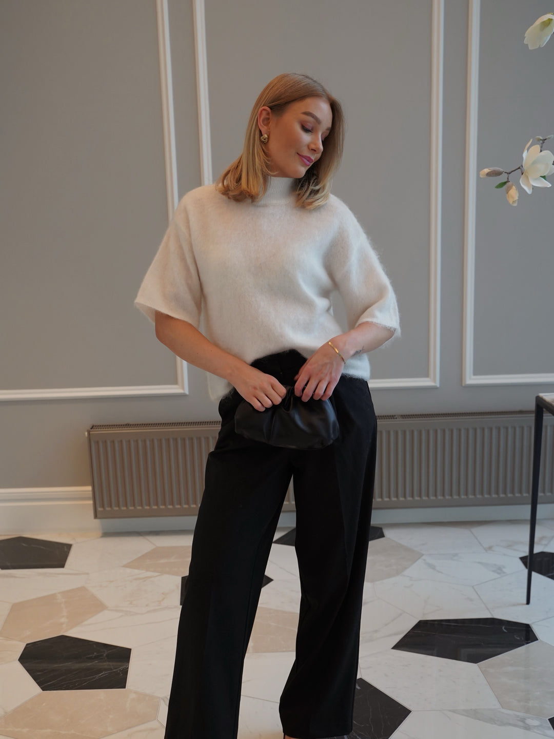 Brando: Knitwear, but make it feminine and chic☁️✨

Tilde mohair pullover fra Yas er en lekker og deilig strikk, perfekt til å p