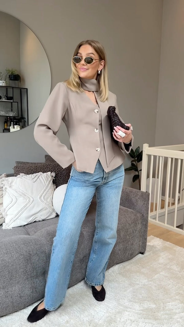 Brando: Styling the new must have blazer👀✨🍂

#musthave #ootd #byic #brandono #trending