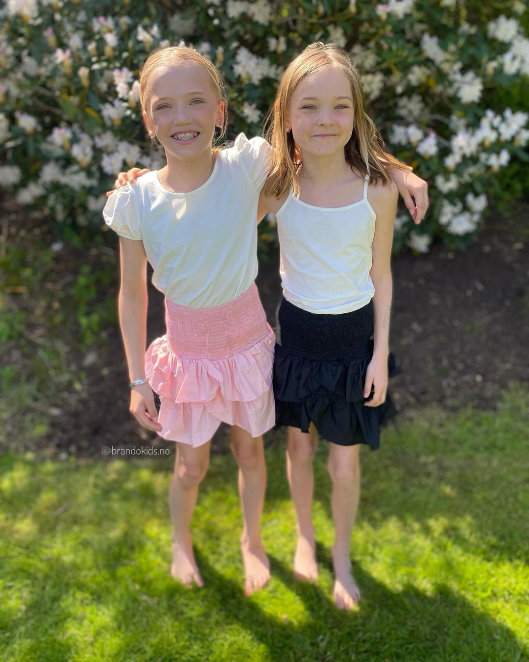 Brando Kids: Sommerværet nytes i disse fine nyhetene!🥰 Disse fine skjørtene har vi fått inn i 4forskjellige farger fra str.116-152!👌🏻