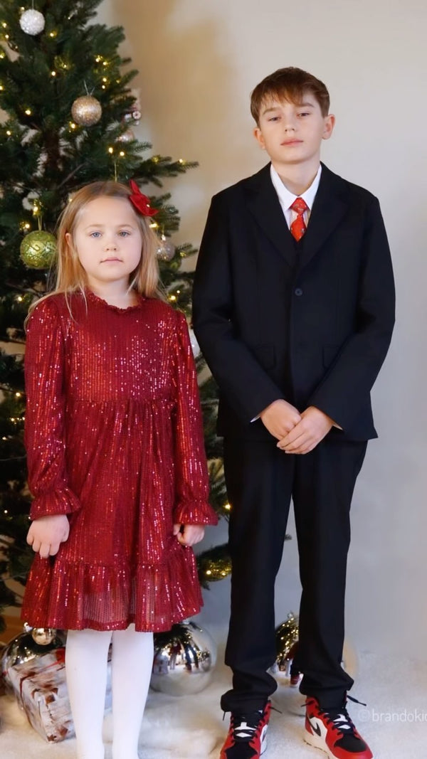 Brando Kids: Endelig har vi fått inn sort pendress!🙌🏻 Og vi bare elsker denne røde paljettkjolen, den har raskt blitt en bestselger!❤