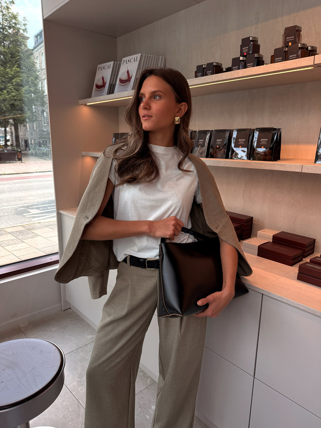 Brando: The perfect suit🍂

Vi elsker Diane blazer og Viole bukse fra Mbym🤎

#mbym #suitup #perfectsuit #trending #brandono