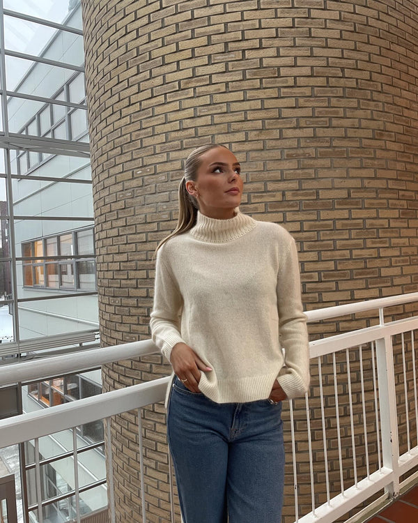 Brando: Genseren som setter standarden for både stil og komfort 🤍 Myk, superfin og enkel å style ✨ #SixAmes