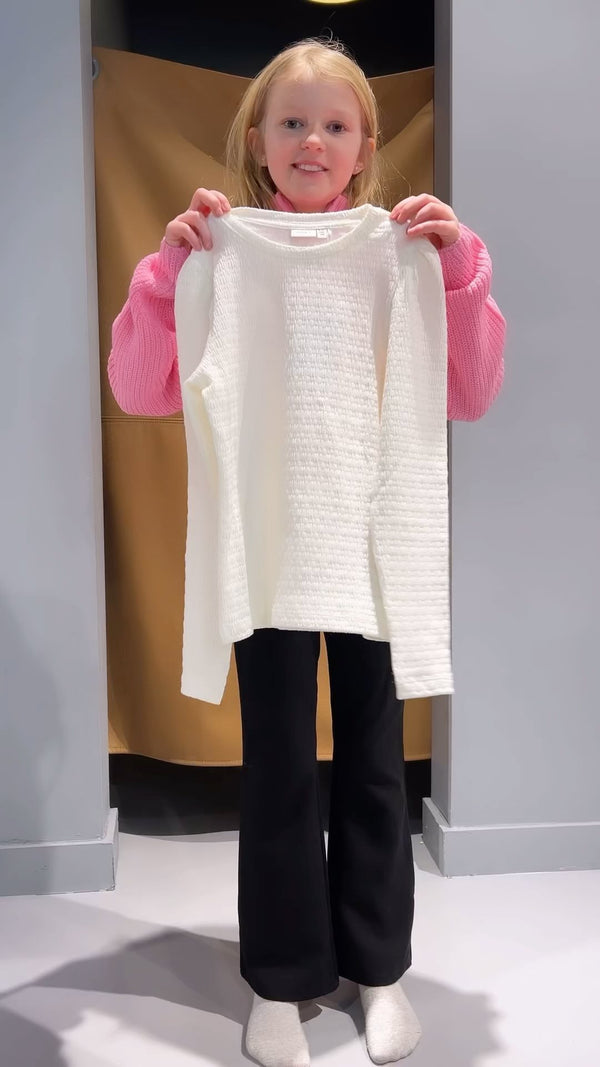 Brando Kids: Butikken bugner av stilige vårnyheter!🌸 Sjekk dette fine antrekket!🤩 
Ps! de søte ørevarmerne i «pels» flyr ut, så de er