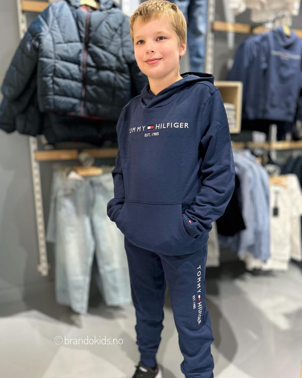 Brando Kids: Vi bare digger dette kule settet fra Tommy Hilfiger!😎 Str.116-164
.
#brandokids #nyheter #skolestart #kuleklær #barneklæ