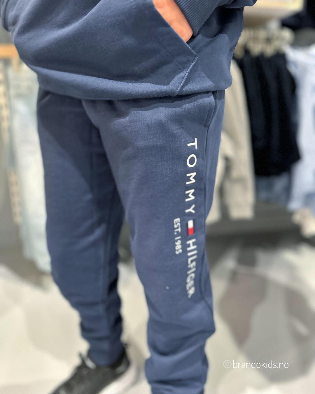 Brando Kids: Vi bare digger dette kule settet fra Tommy Hilfiger!😎 Str.116-164
.
#brandokids #nyheter #skolestart #kuleklær #barneklæ