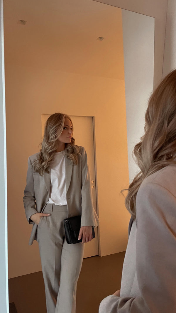 Brando: Rita dress fra Selected Femme 🤍 Vi elsker denne fargen! 🔥