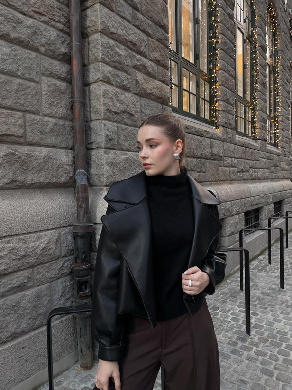Brando: Vi har ventet på denne! 🔥 Nå er nyheten fra Helene Studios endelig på plass 🖤 #nyhet #jakke