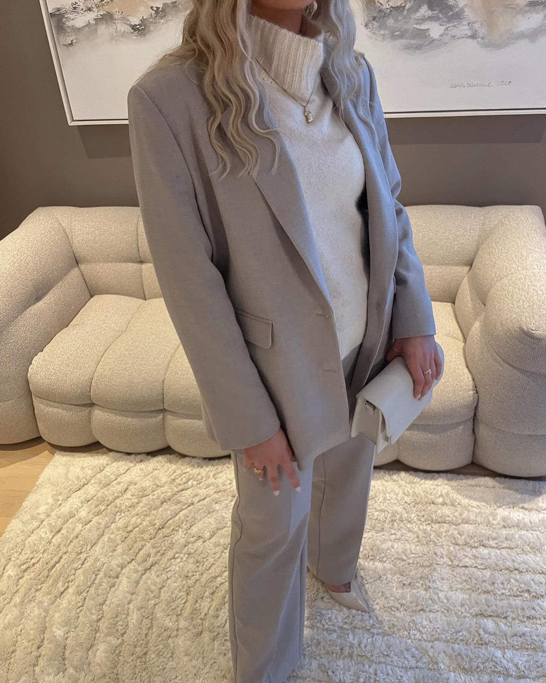 Brando: Finnes det en finere beige farge? Vi elsker Rita-dressen i denne helt unike nyansen! Perfekt for alle anledninger ✨