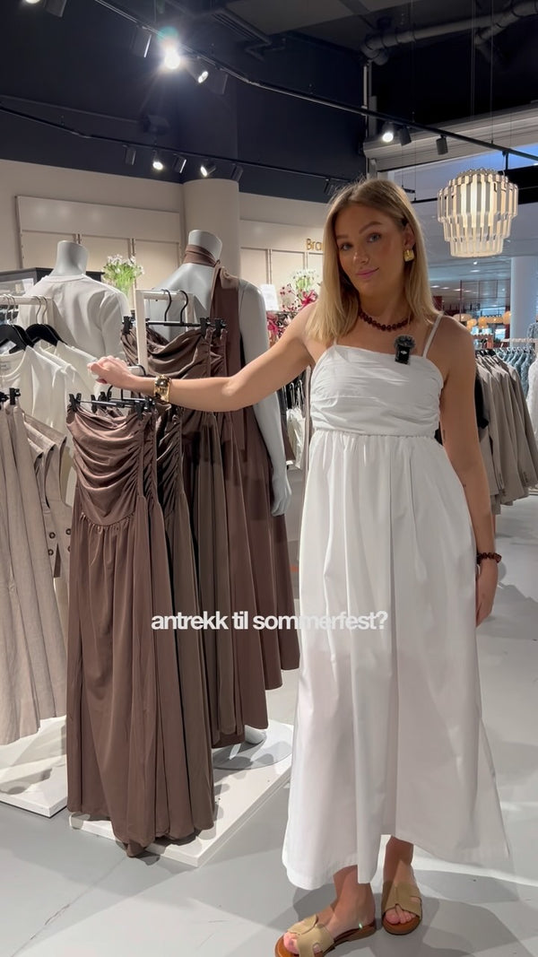 Brando: Maria styler antrekk til sommerfest✨

#summeroutfits #linen #noella #golightly #trending