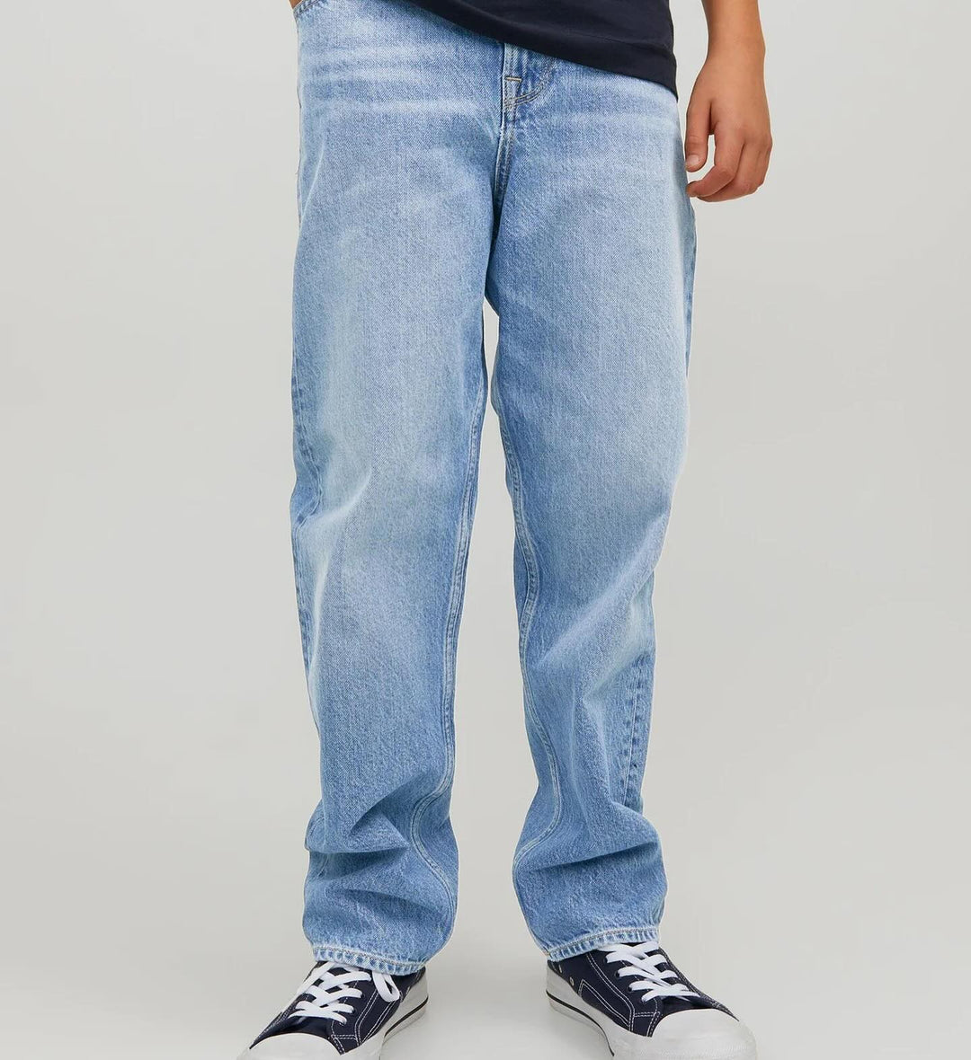 Brando Kids: Er du klar for våren? Hos oss finner du kule nyheter fra Jack & Jones Junior!🤩Gå inn i sesongen med stil, fra myke gense