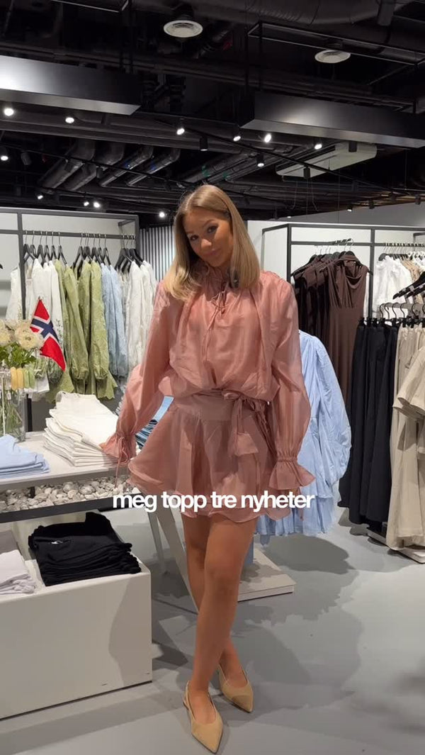 Brando: Maria viser nyheter i butikk✨🌸

#nyheter #brandono