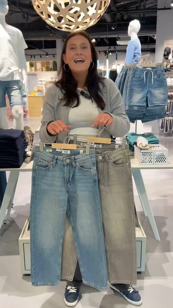 Brando Kids: CHRIS classic jeans fra Jack&jones junior!👖En storfavoritt hos oss, med løs passform som er skikkelig trendy nå!🤩 Str.12