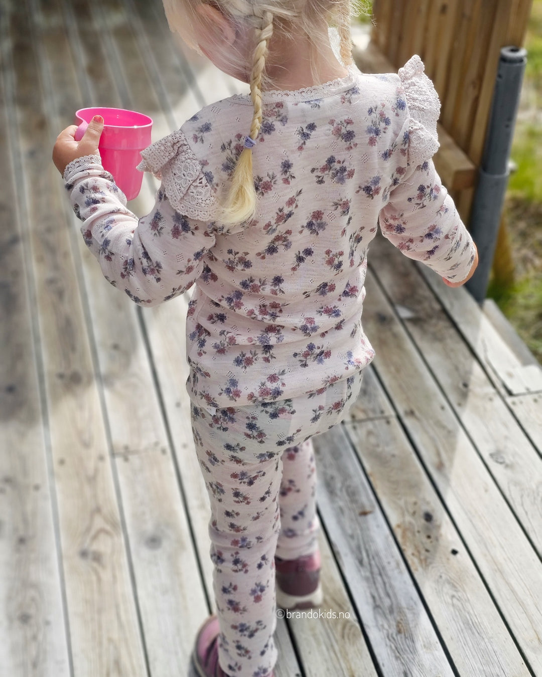 Brando Kids: Hvor nydelig er ikke dette fine ullet fra Name it?🤩 Vi har body str.50-80 og topp str.86-110 med de fine blondene på sku