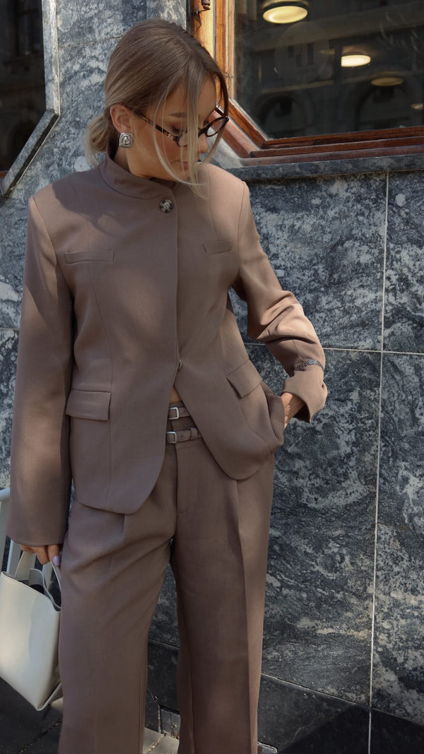 Brando: Suit up🤎

Noella dressen du trenger✨

#noella #suitup #stylewithme #getreadywithme