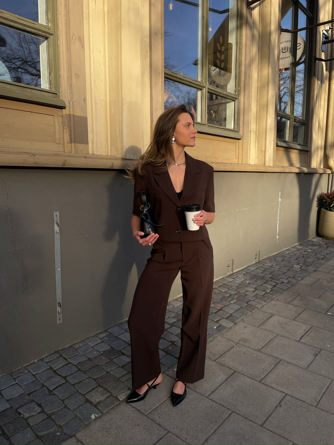 Brando: NEWS ALERT🤍

Nytt favorittsett fra Noella! Cropped kortermet blazer og vid dressbukse i deilig brunfarge🤎

Leanne blazer