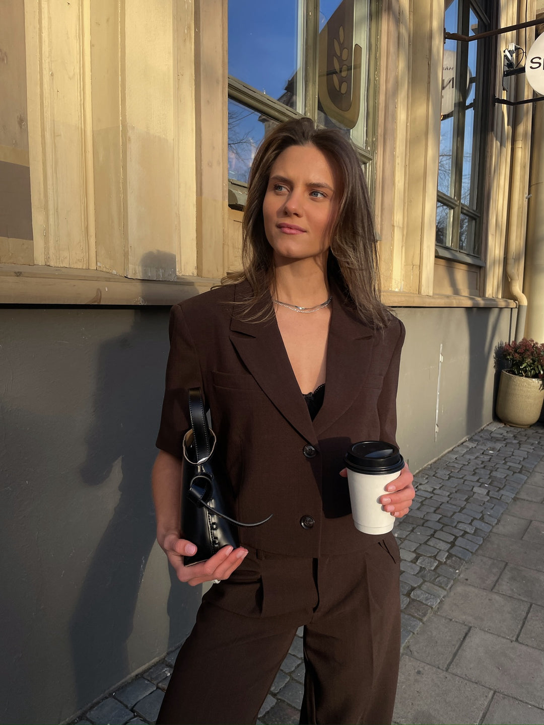 Brando: NEWS ALERT🤍

Nytt favorittsett fra Noella! Cropped kortermet blazer og vid dressbukse i deilig brunfarge🤎

Leanne blazer