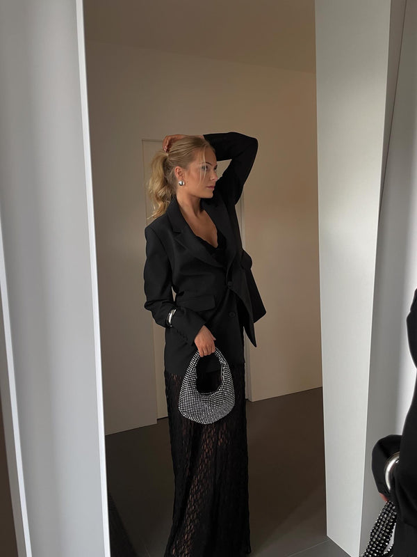 Brando: Black with a hint of glitter. ✨