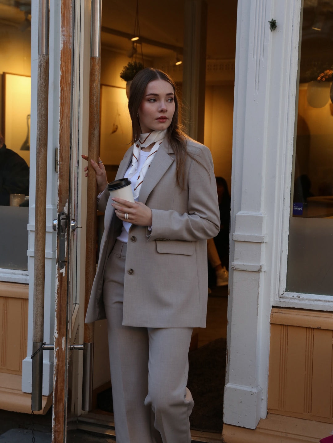 Brando: Coffee run in favorite suit☕️

Vi har fått påfyll på Rita dress i Island Fossil🤍
Siste dag med 20% ved kjøp av minst 2 v